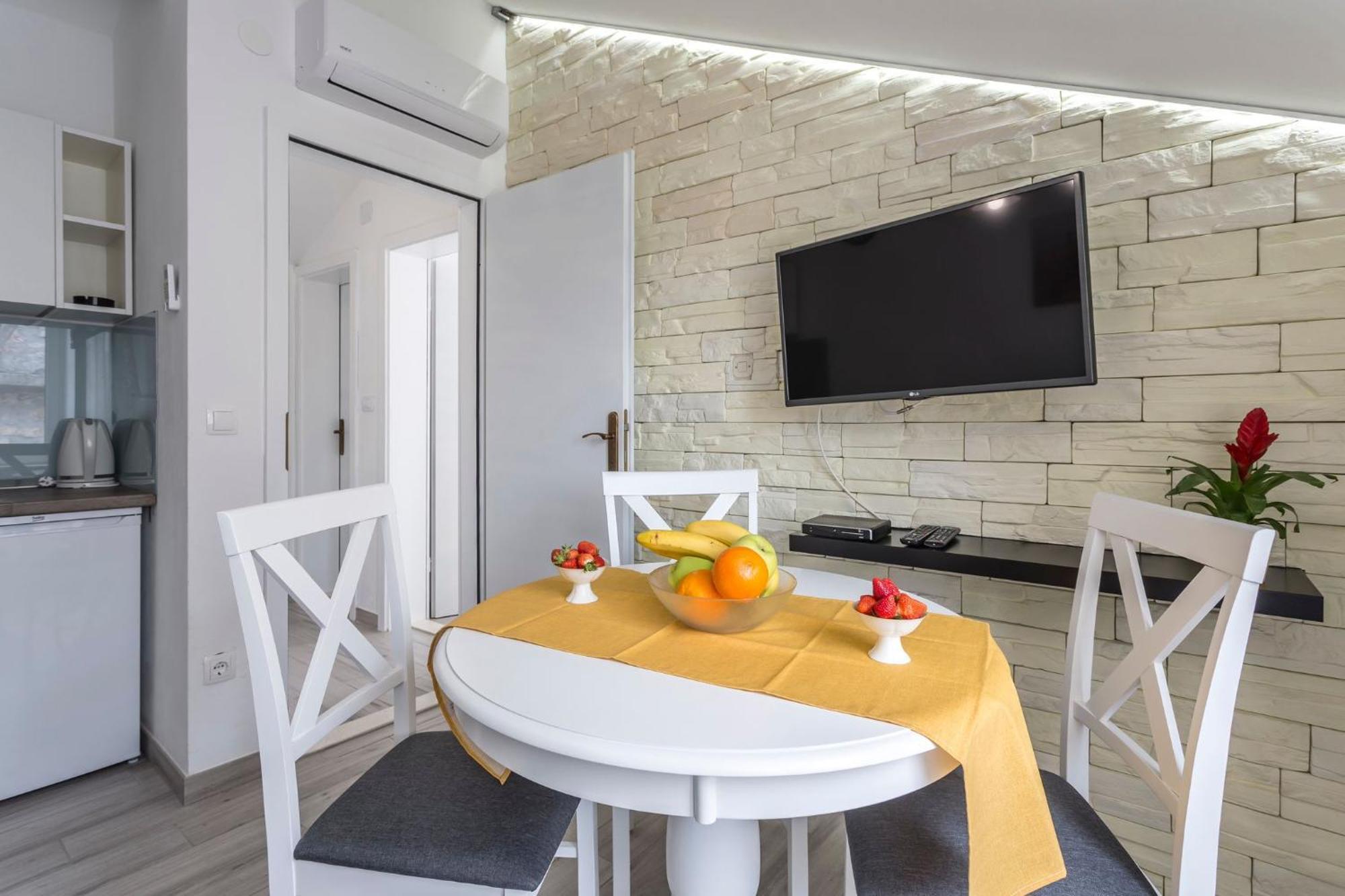 Riva Apartments Villa Thalia - Milna, Brac Милна Екстер'єр фото