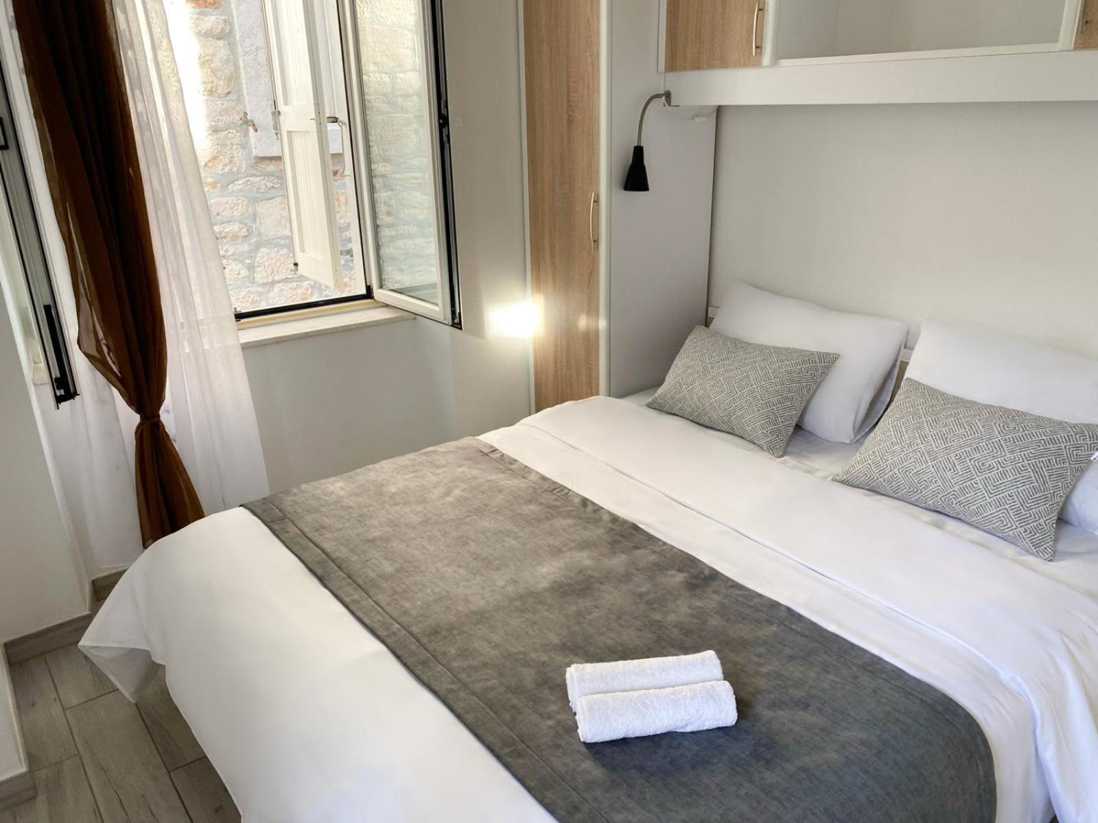 Riva Apartments Villa Thalia - Milna, Brac Милна Екстер'єр фото